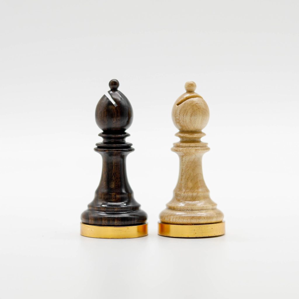 Quân Cờ Luxury Gỗ Mun (Ebony) Thích (Maple) Đế Đồng Mạ Vàng Cờ Vua