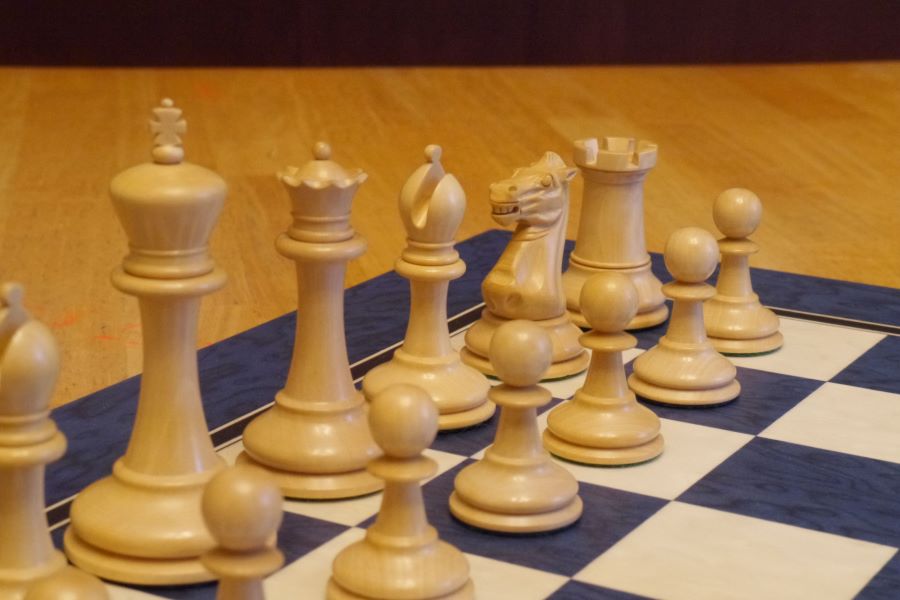 lịch sử quân cờ vua trong cờ vua